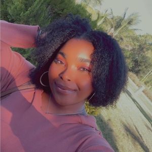 Meet your Posher, Akilah